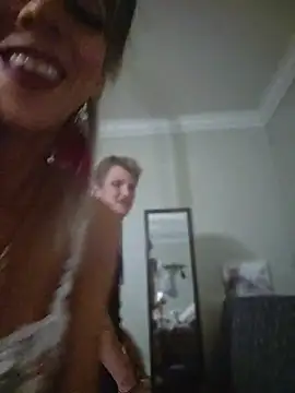 Snapshot of lil_jiggly chatting on August 2, 4:33 am lil jiggly online show from August 2, 4:33 am
