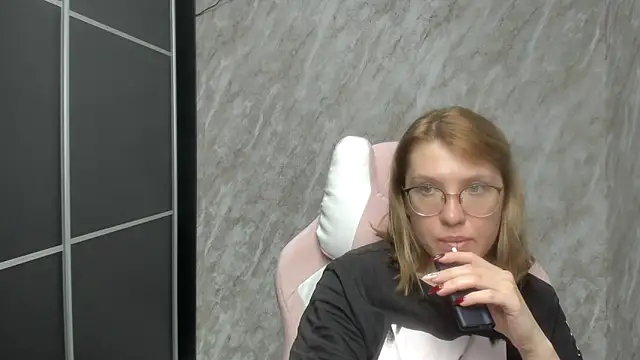 Reginasmilee online show from February 21, 3:12 am