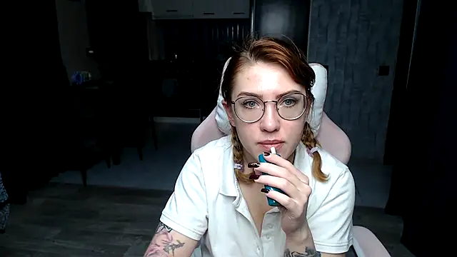 Reginasmilee online show from November 11, 1:05 am