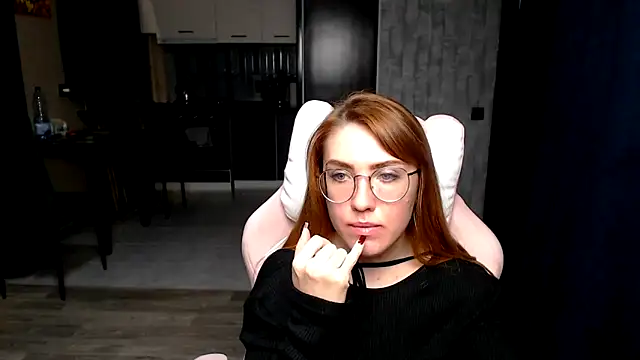 Reginasmilee online show from November 17, 1:17 pm