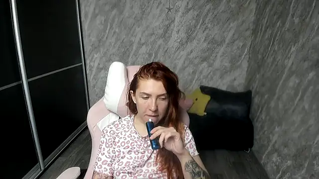 Reginasmilee online show from June 27, 4:06 am