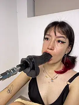 im lizzy17 online show from July 7, 1:15 pm