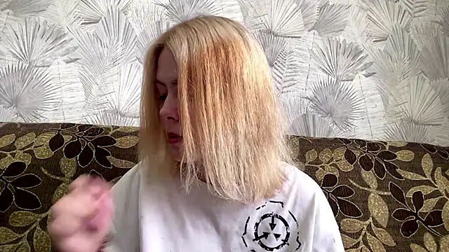 Snapshot of Jeneienal_1 chatting on June 25, 2:10 pm Jeneienal 1 online show from June 25, 2:10 pm