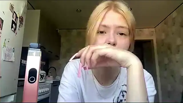 Snapshot of Jeneienal_1 chatting on June 26, 2:10 pm Jeneienal 1 online show from June 26, 2:10 pm