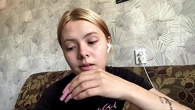Snapshot of Jeneienal_1 chatting on July 1, 2:07 pm Jeneienal 1 online show from July 1, 2:07 pm