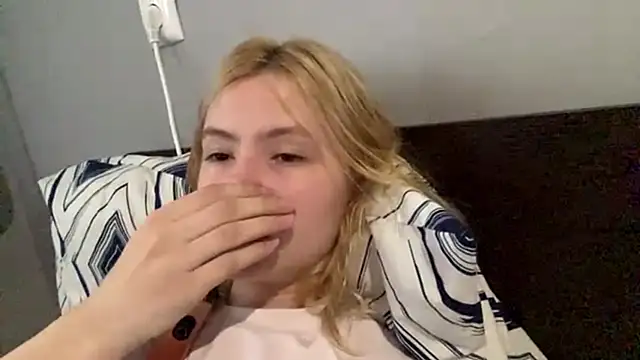 Snapshot of Jeneienal_1 chatting on July 8, 2:43 pm Jeneienal 1 online show from July 8, 2:43 pm