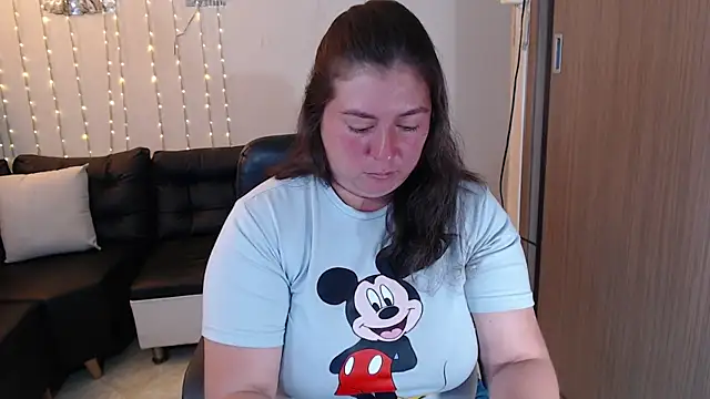 Snapshot of lorena_prg7 chatting on June 24, 1:54 pm lorena prg7 online show from June 24, 1:54 pm