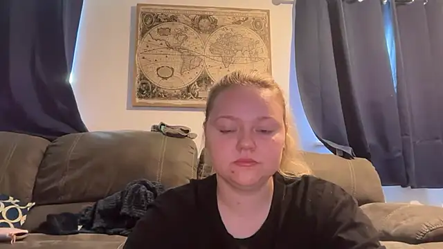 Snapshot of GirlNextDoorAmber chatting on June 30, 9:32 am GirlNextDoorAmber online show from June 30, 9:32 am