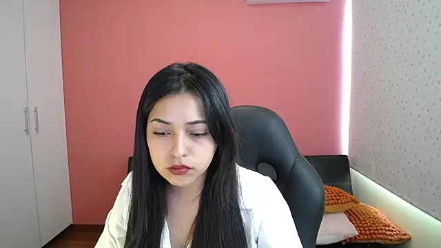 Snapshot of milett444 chatting on July 8, 7:51 pm milett444 online show from July 8, 7:51 pm