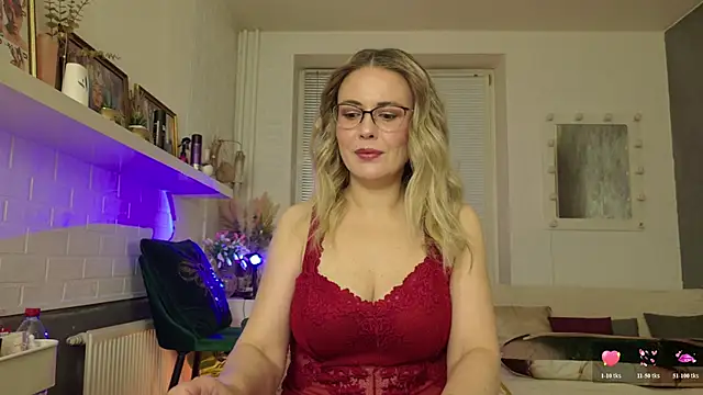Snapshot of BeautyeyesLovely chatting on May 28, 12:52 am BeautyeyesLovely online show from May 28, 12:52 am