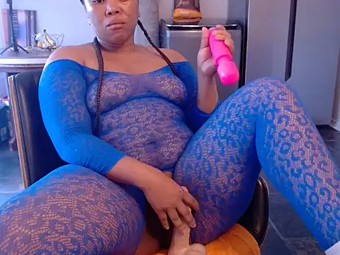 Snapshot of massiveBootymamasita chatting on June 27, 7:57 am massiveBootymamasita online show from June 27, 7:57 am
