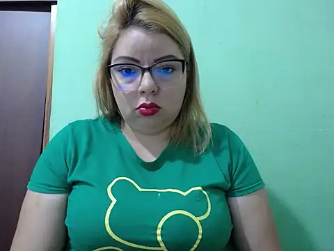 Snapshot of Lunay_Hot chatting on July 6, 2:03 pm Lunay Hot online show from July 6, 2:03 pm