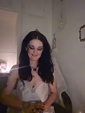 Snapshot of bloom-violetmoon chatting on June 28, 11:16 am bloom-violetmoon online show from June 28, 11:16 am