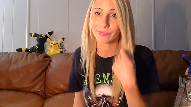 Snapshot of Masqueradeblonde69 chatting on July 2, 3:17 am Masqueradeblonde69 online show from July 2, 3:17 am