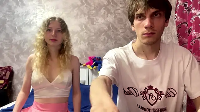 Cute  Couple  online show from July 15, 7:30 pm