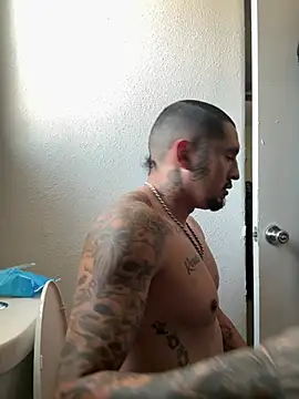 Johnvalderaz1989 online show from July 7, 8:46 pm