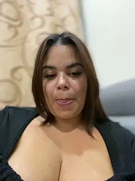 Snapshot of AliceStarshine chatting on February 6, 2:00 am AliceStarshine online show from February 6, 2:00 am