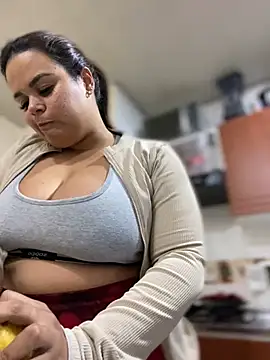 Snapshot of AliceStarshine chatting on February 10, 11:02 pm AliceStarshine online show from February 10, 11:02 pm