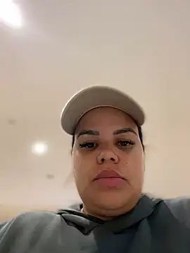 Snapshot of AliceStarshine chatting on February 13, 12:57 am AliceStarshine online show from February 13, 12:57 am