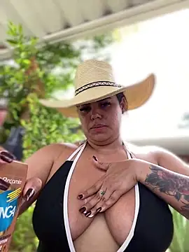 Snapshot of AliceStarshine chatting on February 23, 6:45 pm AliceStarshine online show from February 23, 6:45 pm