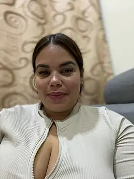 Snapshot of AliceStarshine chatting on March 20, 2:51 am AliceStarshine online show from March 20, 2:51 am