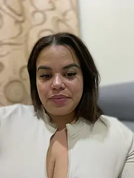 Snapshot of AliceStarshine chatting on March 21, 2:50 am AliceStarshine online show from March 21, 2:50 am