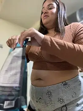 Snapshot of AliceStarshine chatting on March 23, 3:32 am AliceStarshine online show from March 23, 3:32 am