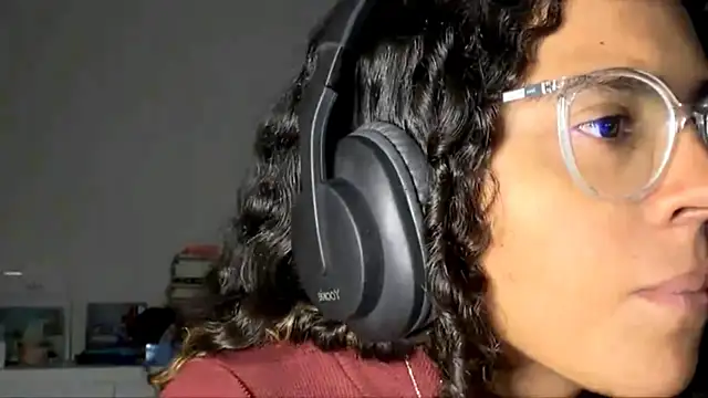 Snapshot of LaveniaGriffeth chatting on July 6, 9:17 pm LaveniaGriffeth online show from July 6, 9:17 pm