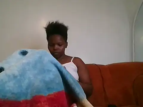 petite shakes online show from July 8, 10:03 pm