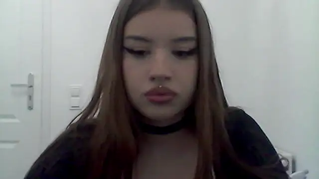 Snapshot of MollyHotTeen chatting on July 10, 2:30 pm MollyHotTeen online show from July 10, 2:30 pm