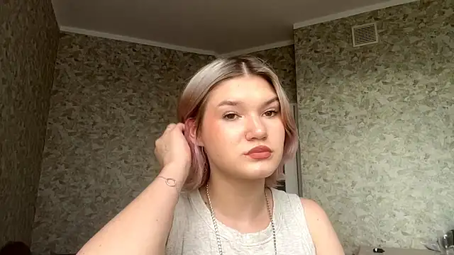 Snapshot of PearlyCafferky chatting on July 9, 12:09 pm PearlyCafferky online show from July 9, 12:09 pm