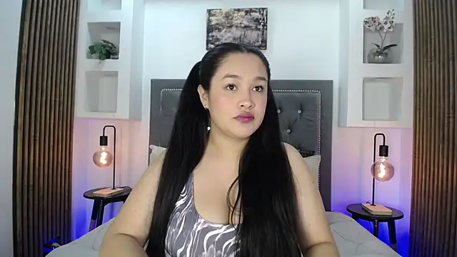Clohe Jones online show from July 25, 1:19 pm