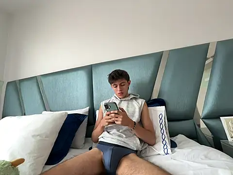 ItsJuanLuxxOficial online show from July 15, 6:24 pm