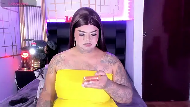 Snapshot of isabelleandbrand chatting on April 11, 9:19 pm isabelleandbrand online show from April 11, 9:19 pm