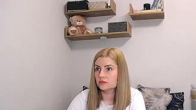 alisenties online show from May 17, 2:35 pm