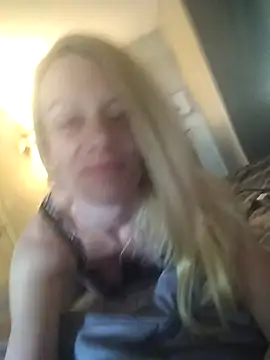 Snapshot of OnlyMe4U chatting on July 13, 3:15 pm OnlyMe4U online show from July 13, 3:15 pm