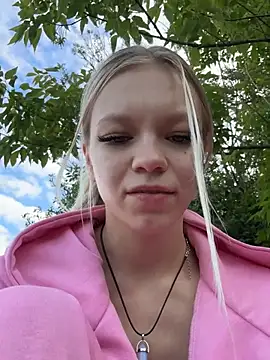 Snapshot of Foxy_Blondie chatting on August 6, 4:14 am Foxy Blondie online show from August 6, 4:14 am