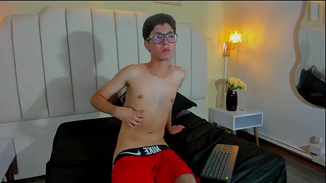 Phillip diaz online show from July 15, 11:32 pm