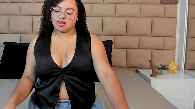 AmandaNapoles online show from August 1, 8:19 pm