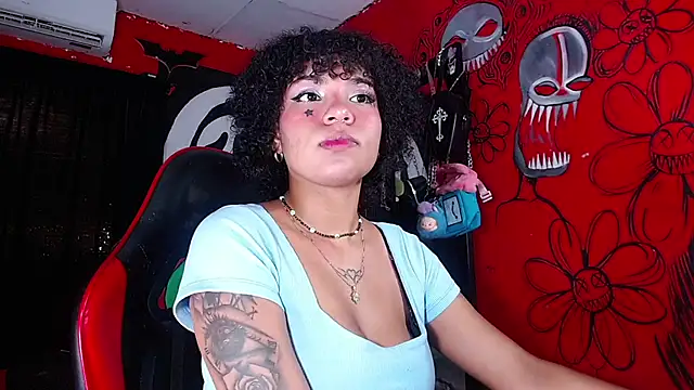 Snapshot of Trixiehotx chatting on July 19, 1:37 pm Trixiehotx online show from July 19, 1:37 pm