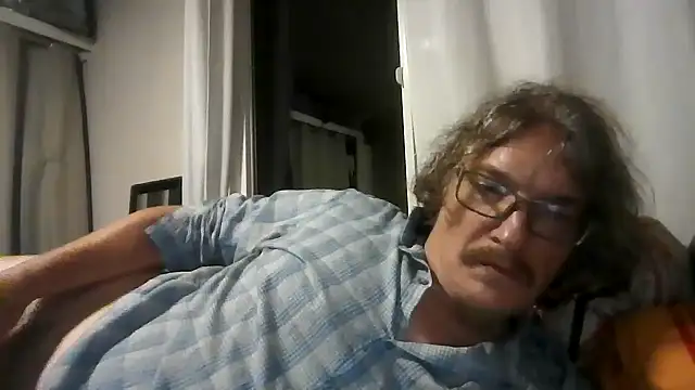 Snapshot of riffraff69 chatting on August 6, 8:05 am riffraff69 online show from August 6, 8:05 am