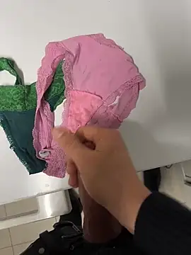 Snapshot of swissboy22 chatting on December 18, 10:16 pm swissboy22 online show from December 18, 10:16 pm