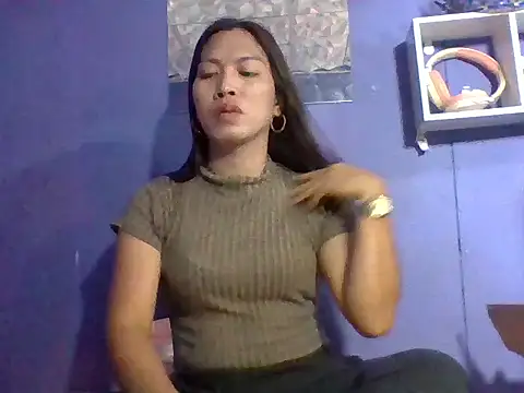 Snapshot of Mia_eyh chatting on July 20, 5:11 am Mia eyh online show from July 20, 5:11 am