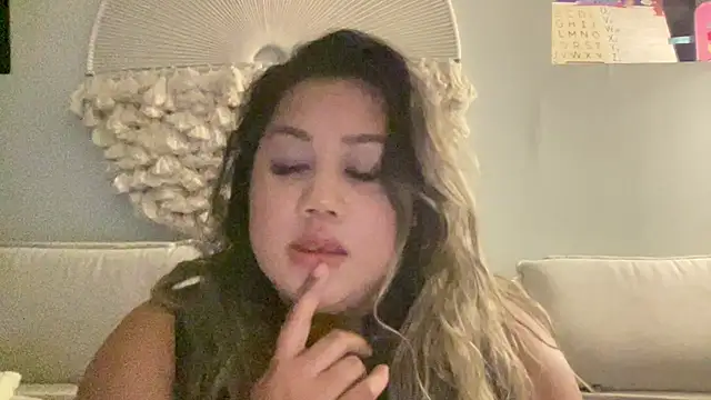 whiteNyellw online show from August 10, 12:58 am