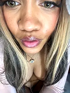 riri brunnete online show from December 4, 2:26 pm