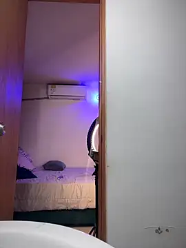 Snapshot of riri_brunnete chatting on September 20, 4:13 am riri brunnete online show from September 20, 4:13 am