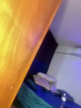 Snapshot of riri_brunnete chatting on October 7, 4:53 am riri brunnete online show from October 7, 4:53 am