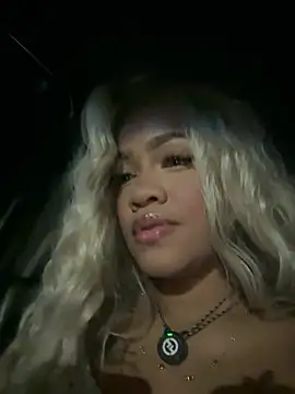 Snapshot of riri_brunnete chatting on June 20, 4:15 am riri brunnete online show from June 20, 4:15 am