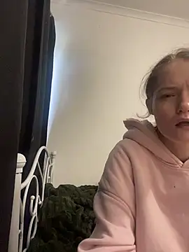 honeyxraee1 online show from August 1, 8:13 am