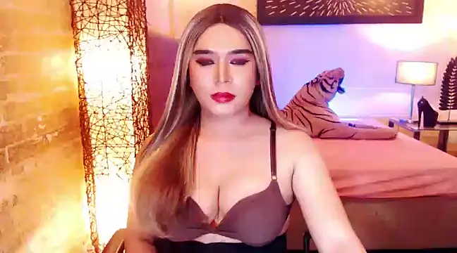 BigCumHuntersxx online show from March 17, 5:49 pm